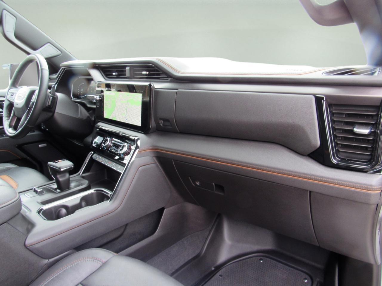 GMC Sierra 1500 AT4 Crew Cab 4WD 2025