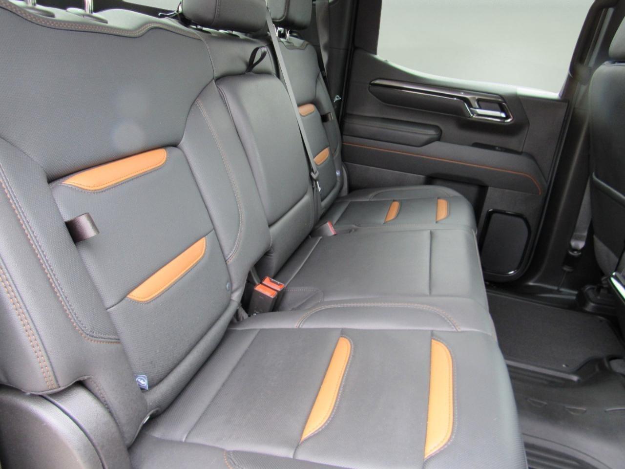 GMC Sierra 1500 AT4 Crew Cab 4WD 2025