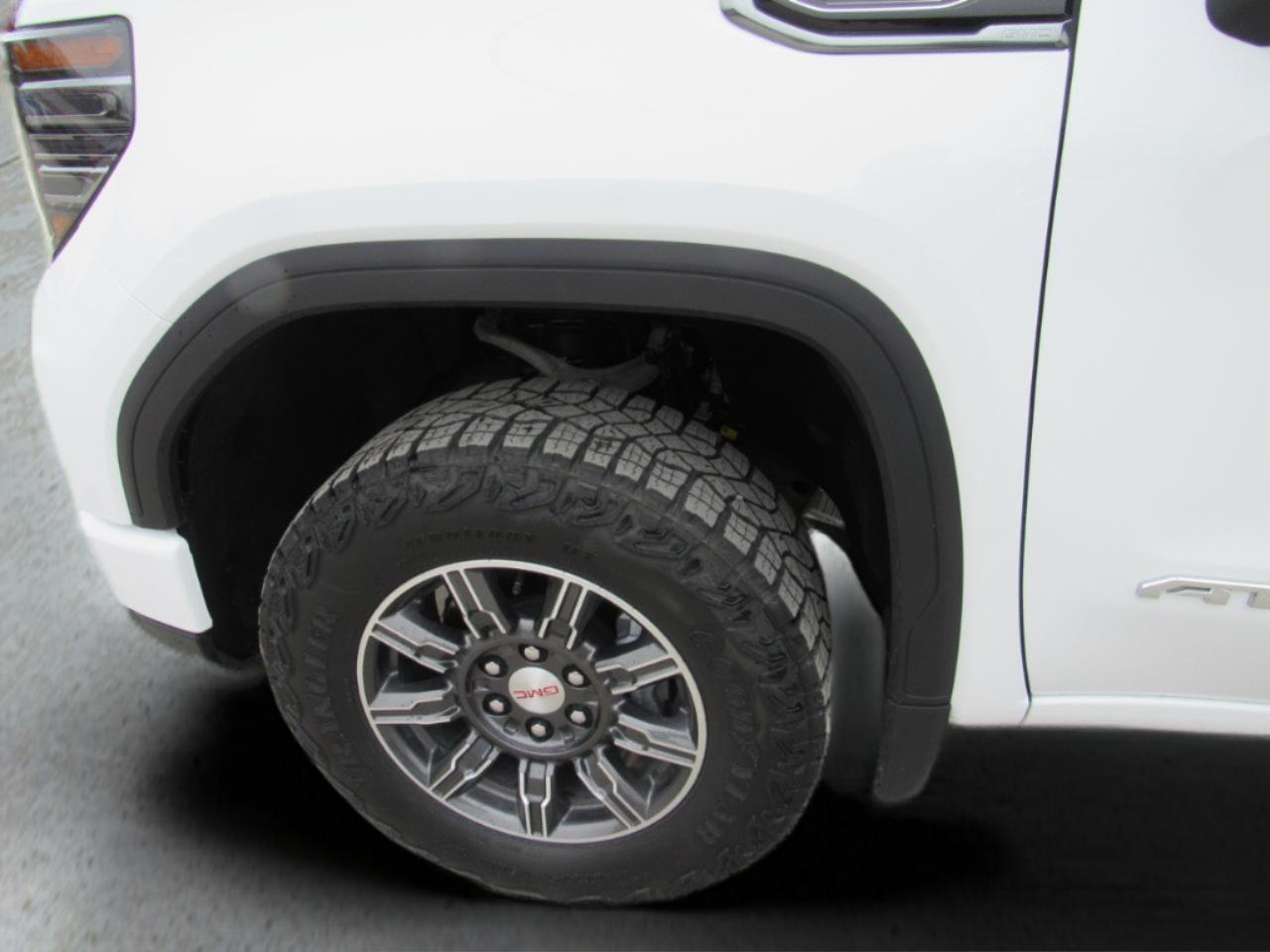 GMC Sierra 1500 AT4 Crew Cab 4WD 2025