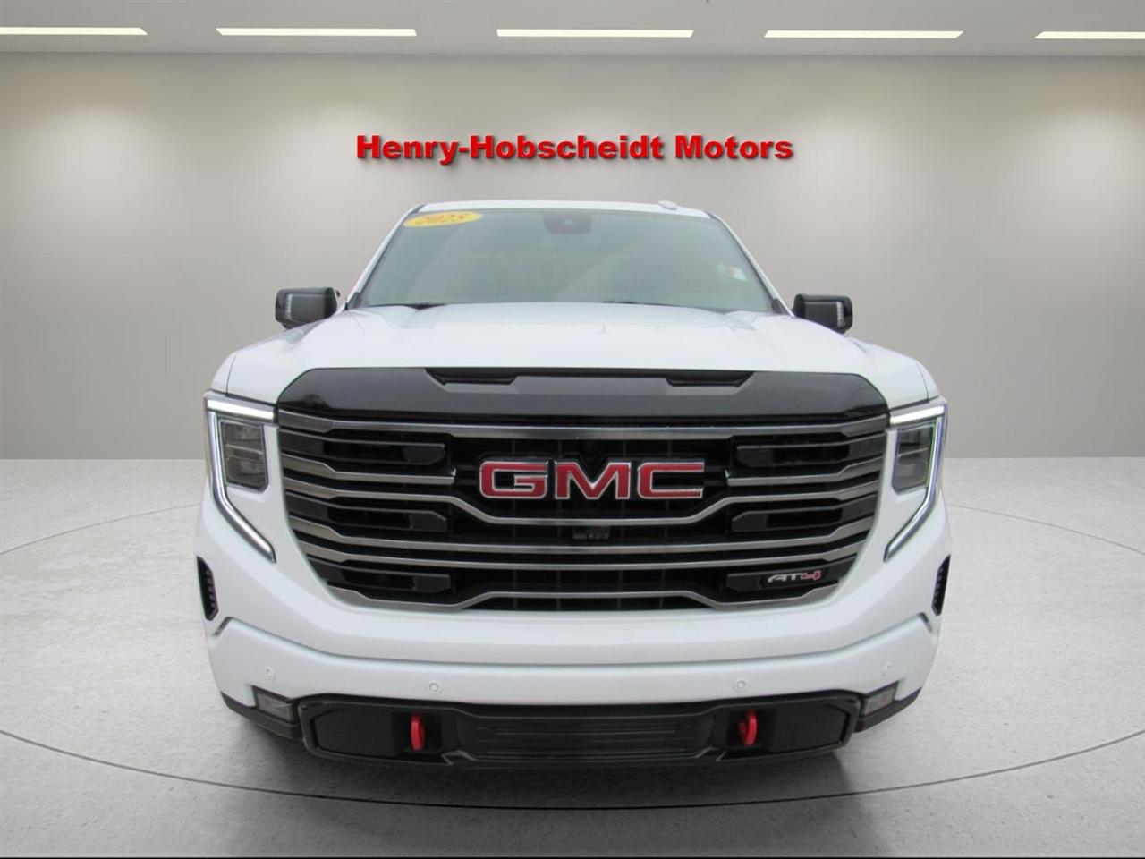 GMC Sierra 1500 AT4 Crew Cab 4WD 2025