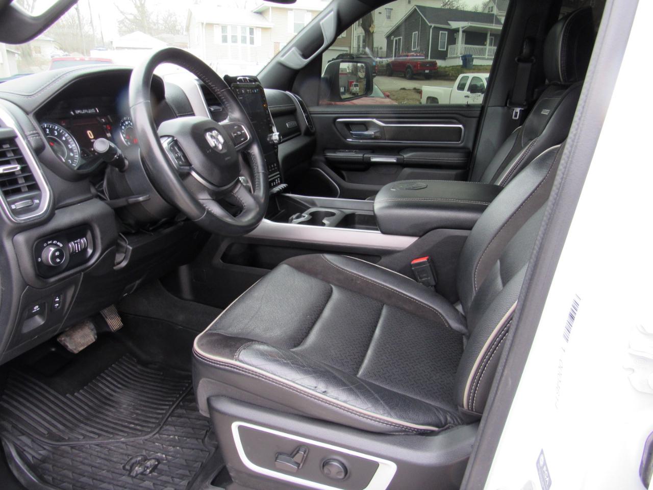 RAM 1500 Laramie Crew Cab 4WD 2023