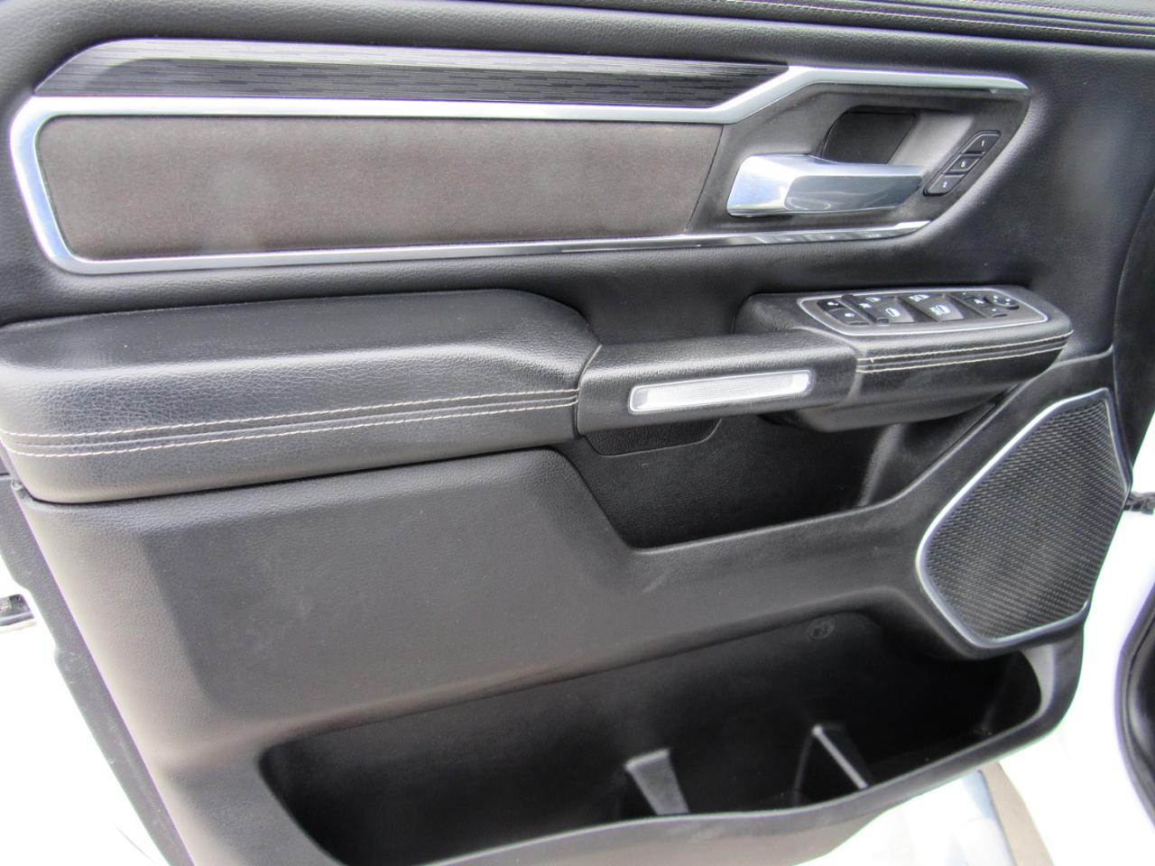 RAM 1500 Laramie Crew Cab 4WD 2023