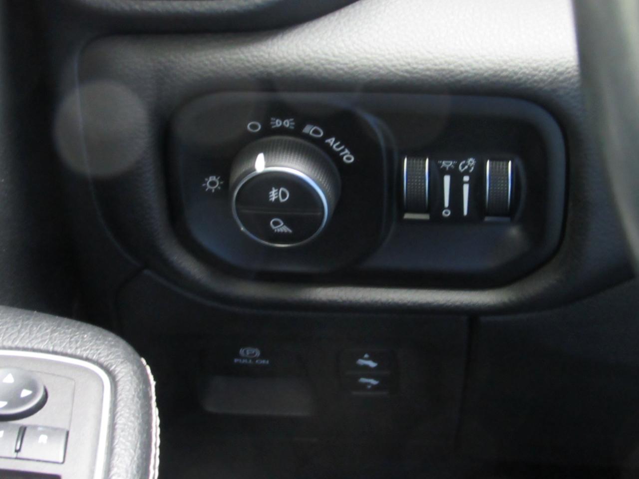 RAM 1500 Laramie Crew Cab 4WD 2023