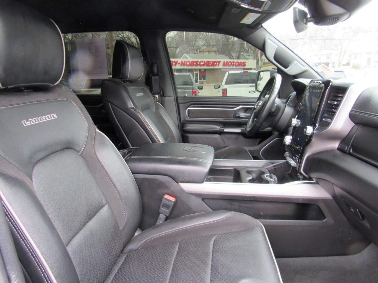 RAM 1500 Laramie Crew Cab 4WD 2023