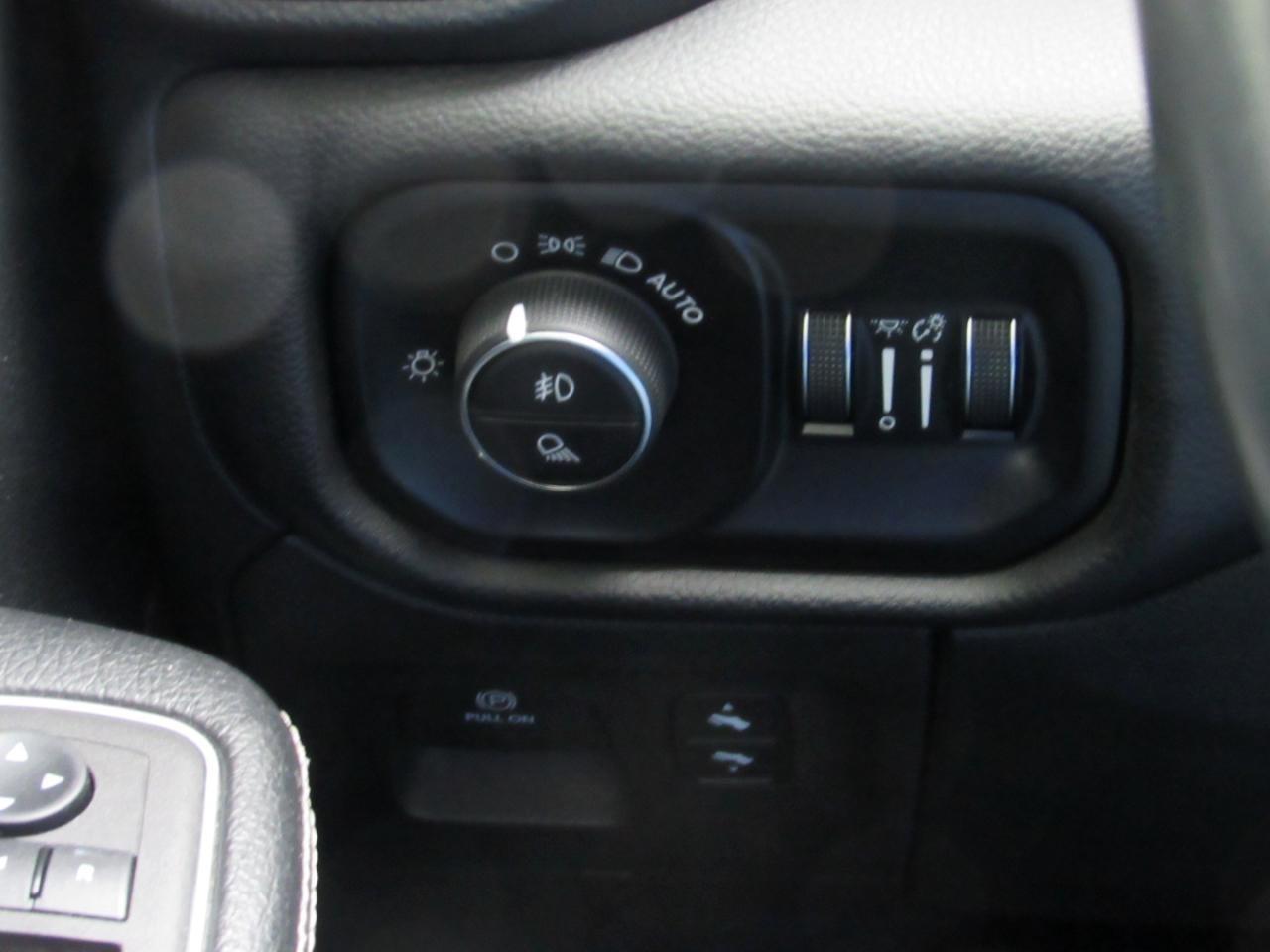 RAM 1500 Laramie Crew Cab 4WD 2023