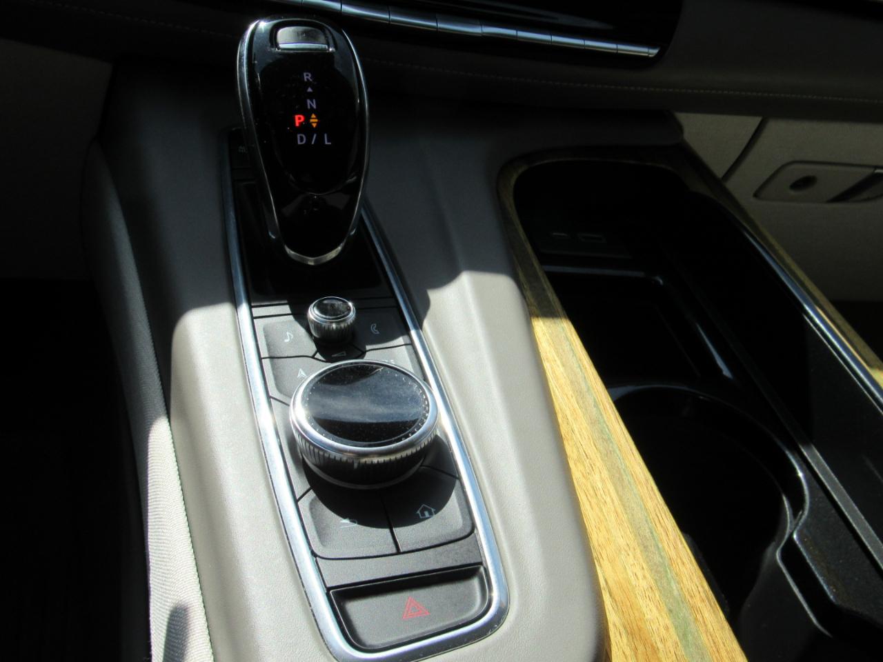 Cadillac Escalade Premium Luxury Platinum AWD 2021