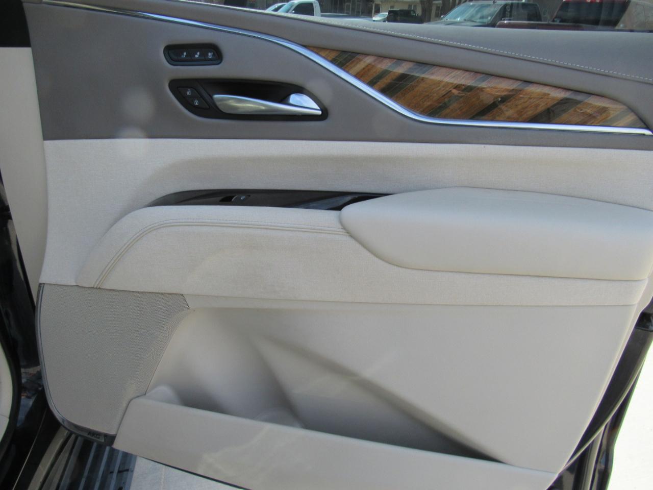 Cadillac Escalade Premium Luxury Platinum AWD 2021