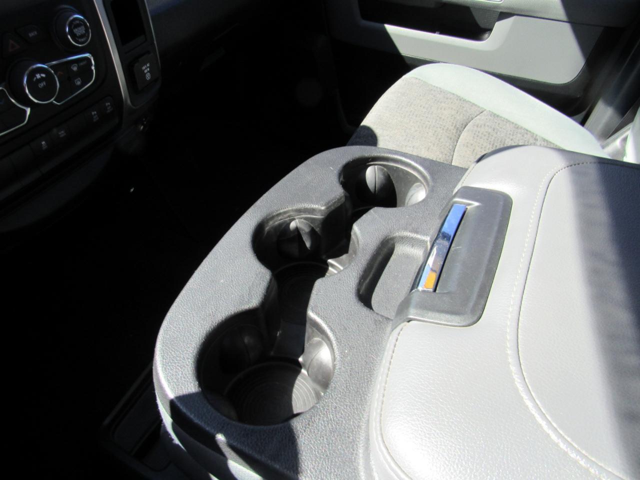 RAM 1500 Big Horn Crew Cab 4WD 2016