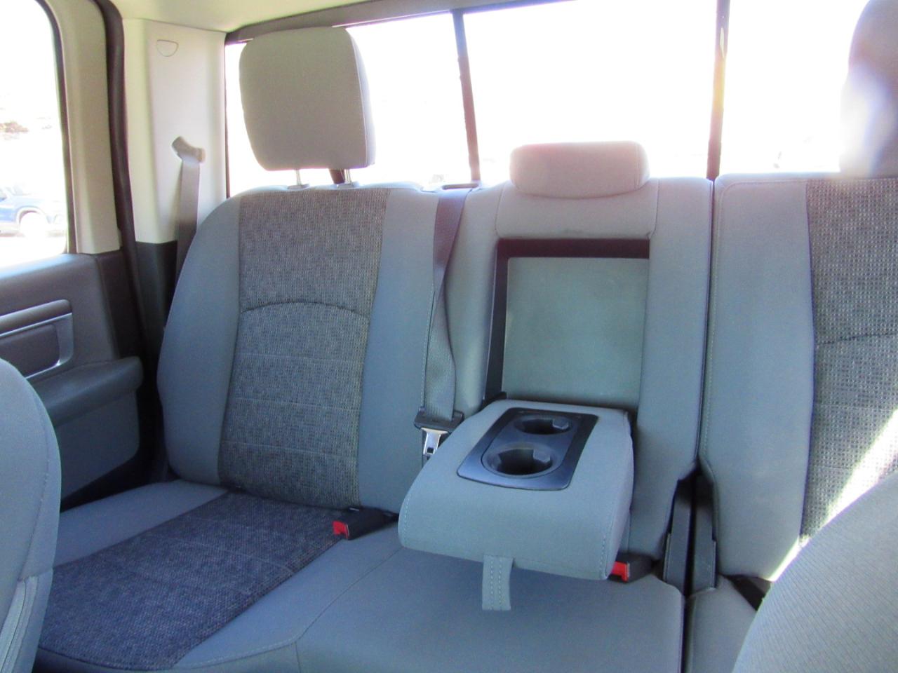 RAM 1500 Big Horn Crew Cab 4WD 2016