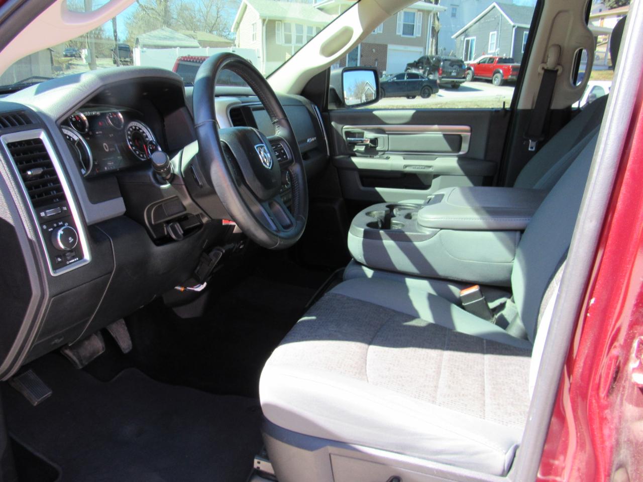 RAM 1500 Big Horn Crew Cab 4WD 2016