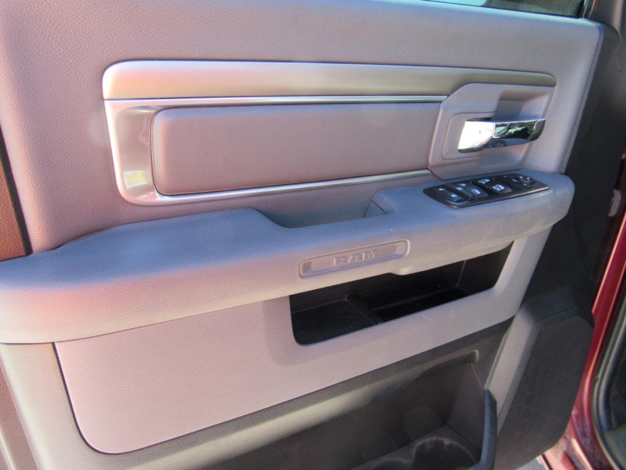 RAM 1500 Big Horn Crew Cab 4WD 2016