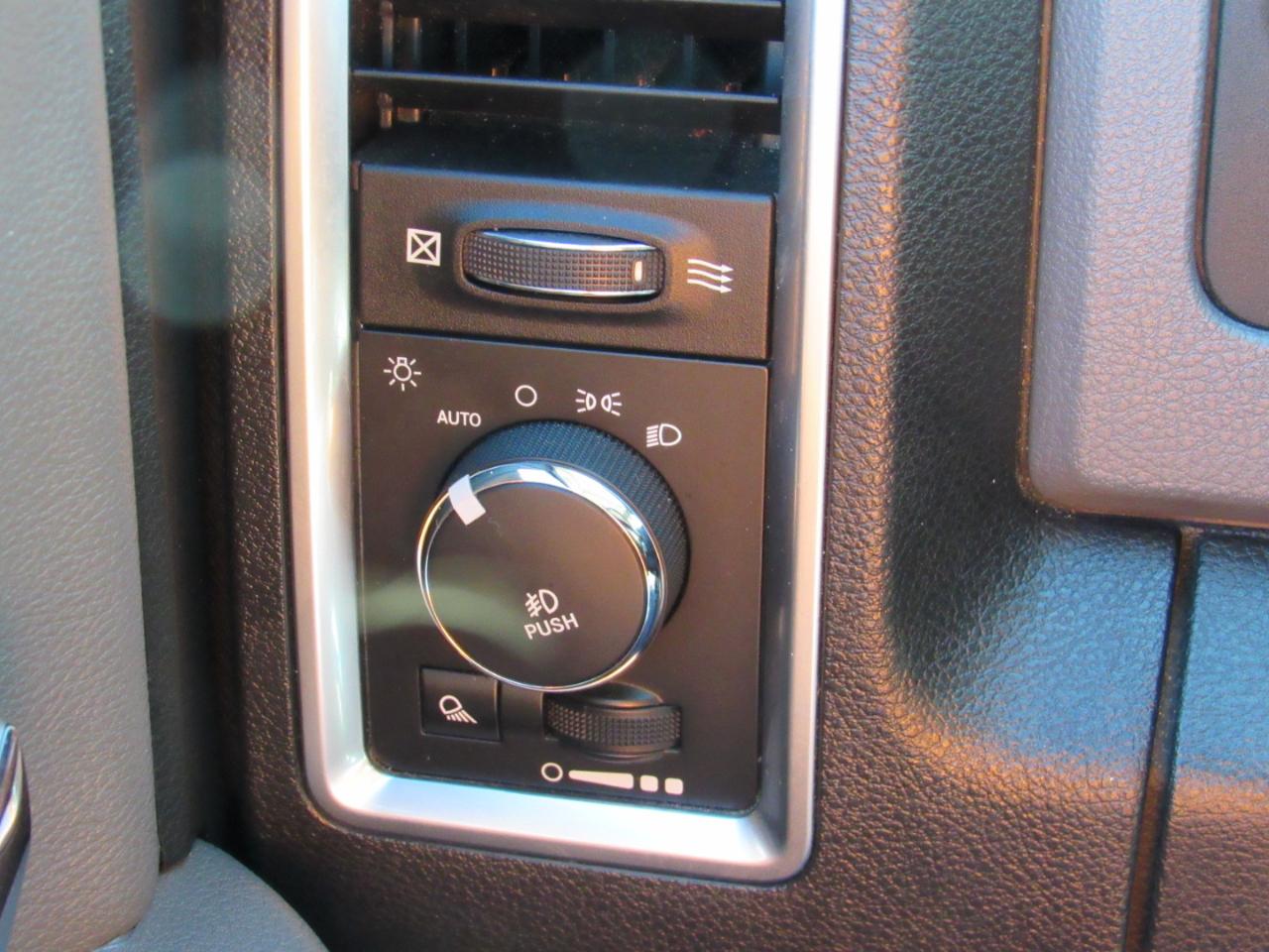 RAM 1500 Big Horn Crew Cab 4WD 2016