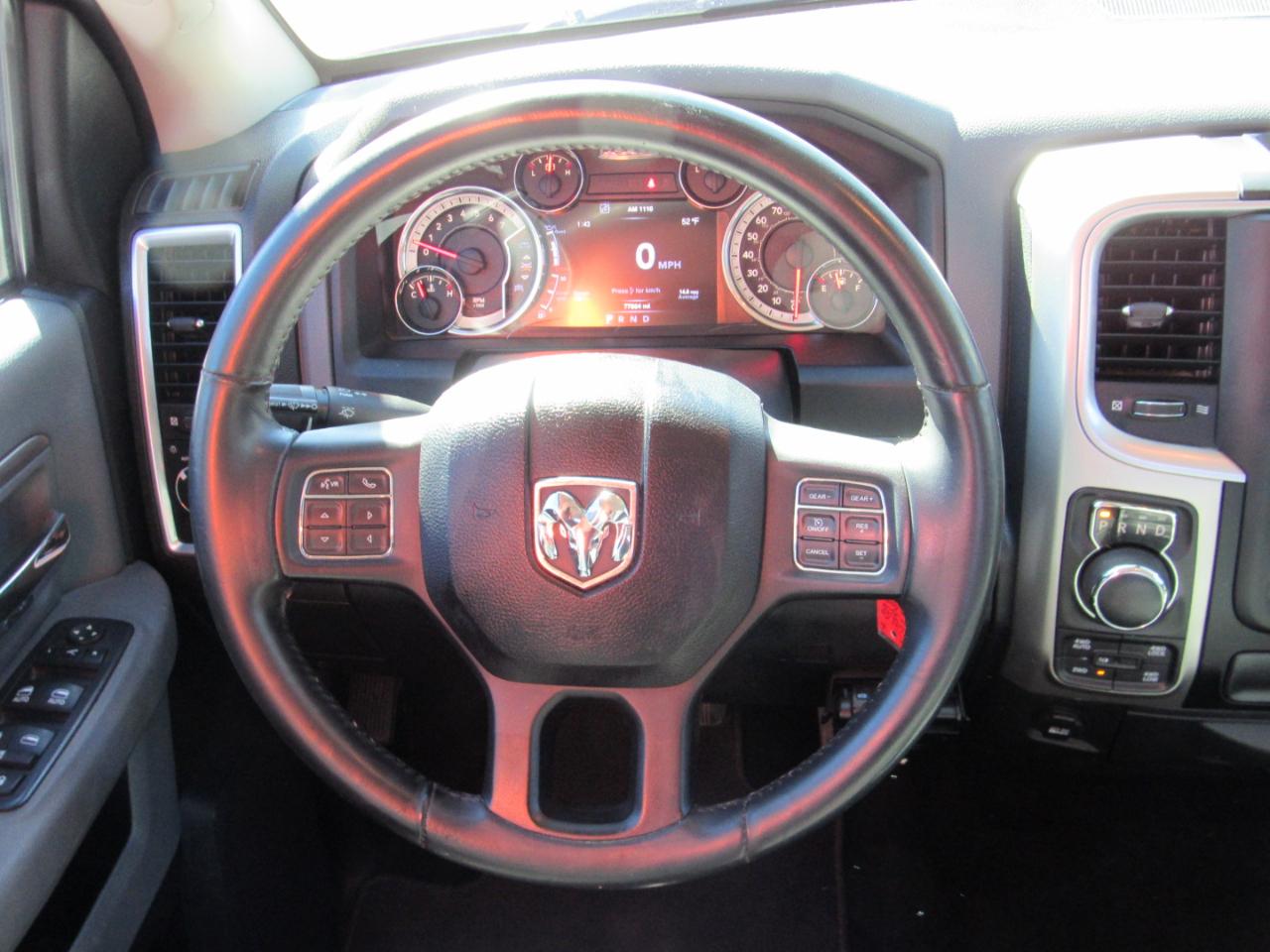 RAM 1500 Big Horn Crew Cab 4WD 2016