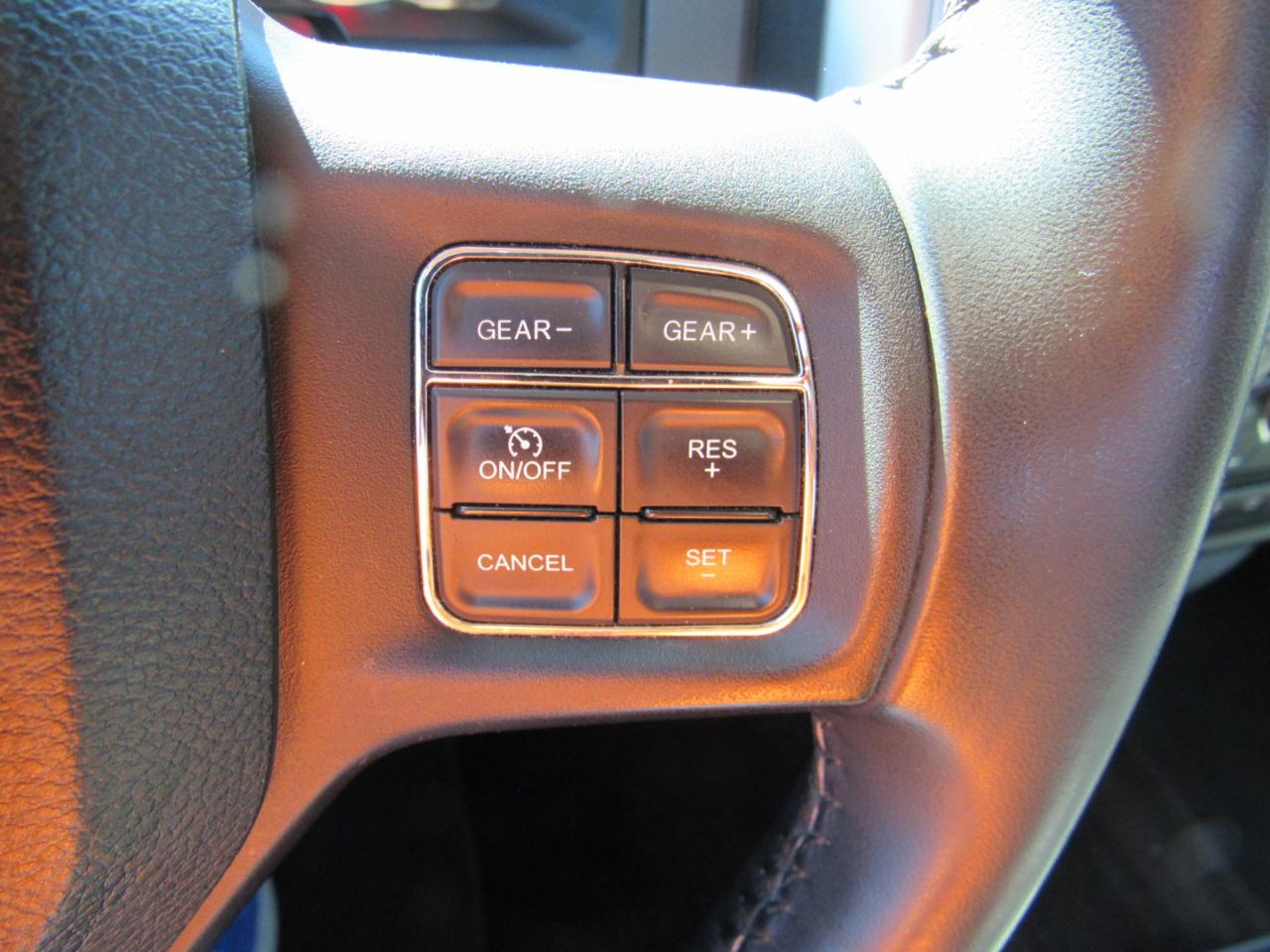 RAM 1500 Big Horn Crew Cab 4WD 2016