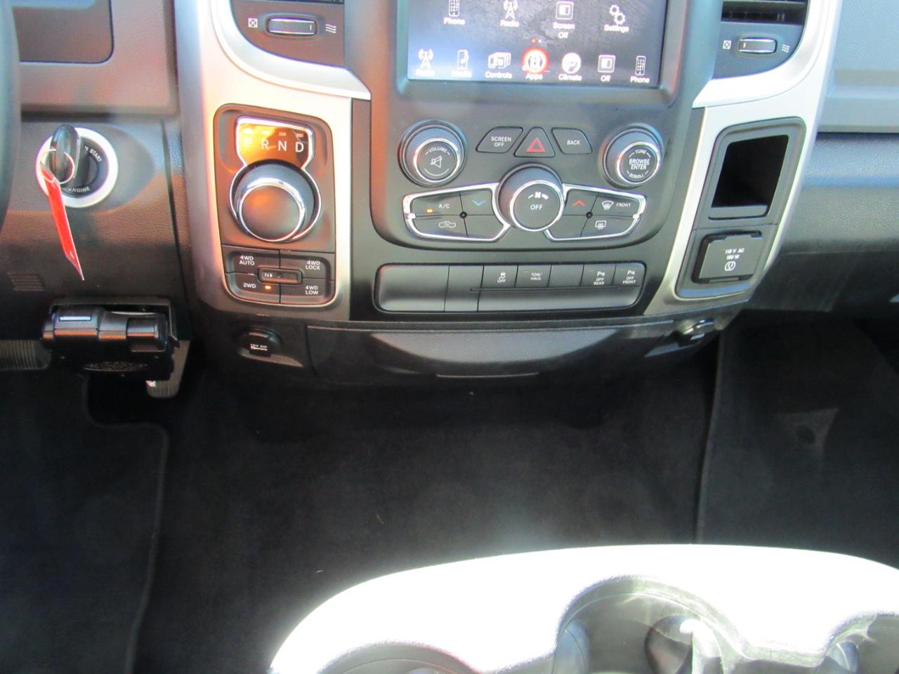 RAM 1500 Big Horn Crew Cab 4WD 2016