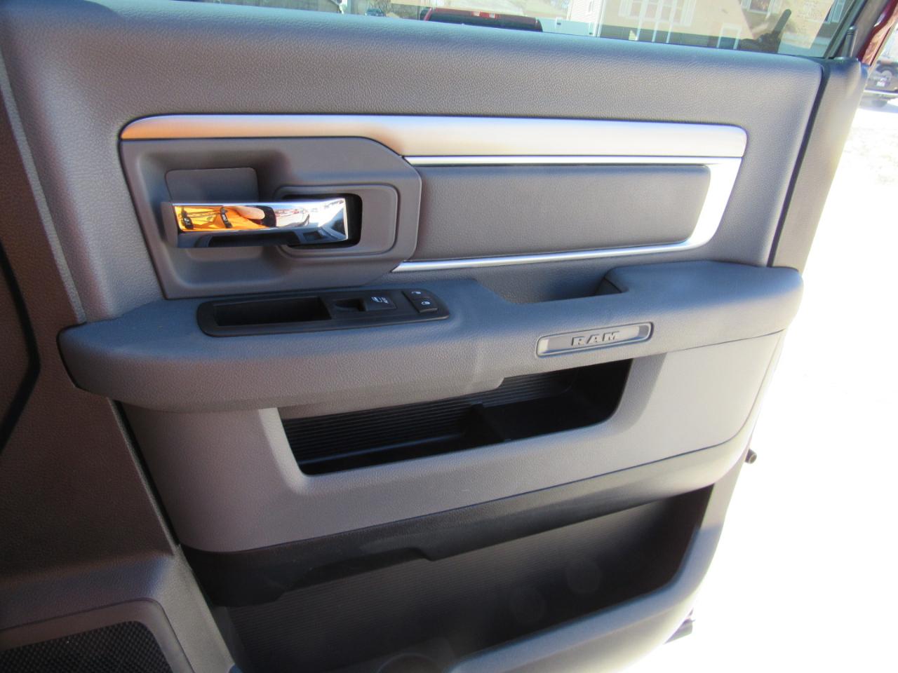 RAM 1500 Big Horn Crew Cab 4WD 2016