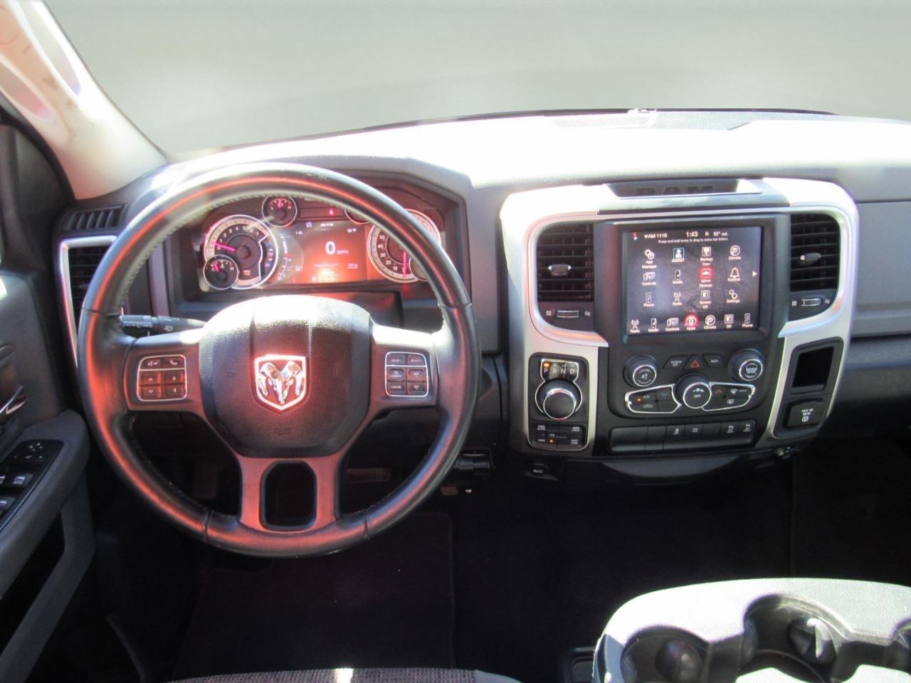 RAM 1500 Big Horn Crew Cab 4WD 2016