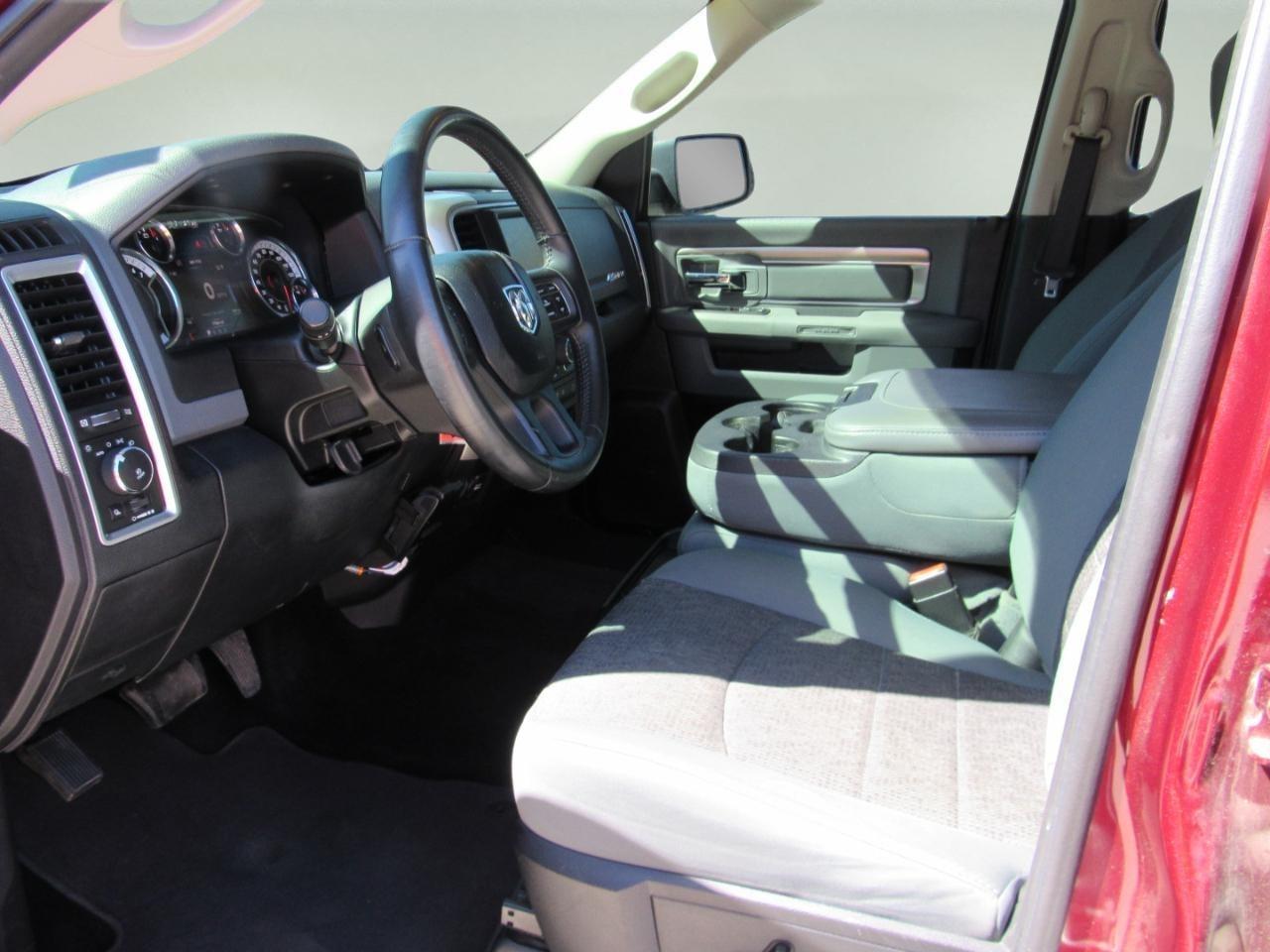 RAM 1500 Big Horn Crew Cab 4WD 2016