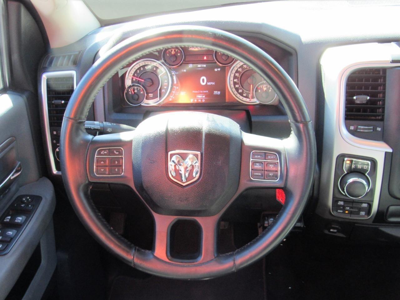 RAM 1500 Big Horn Crew Cab 4WD 2016