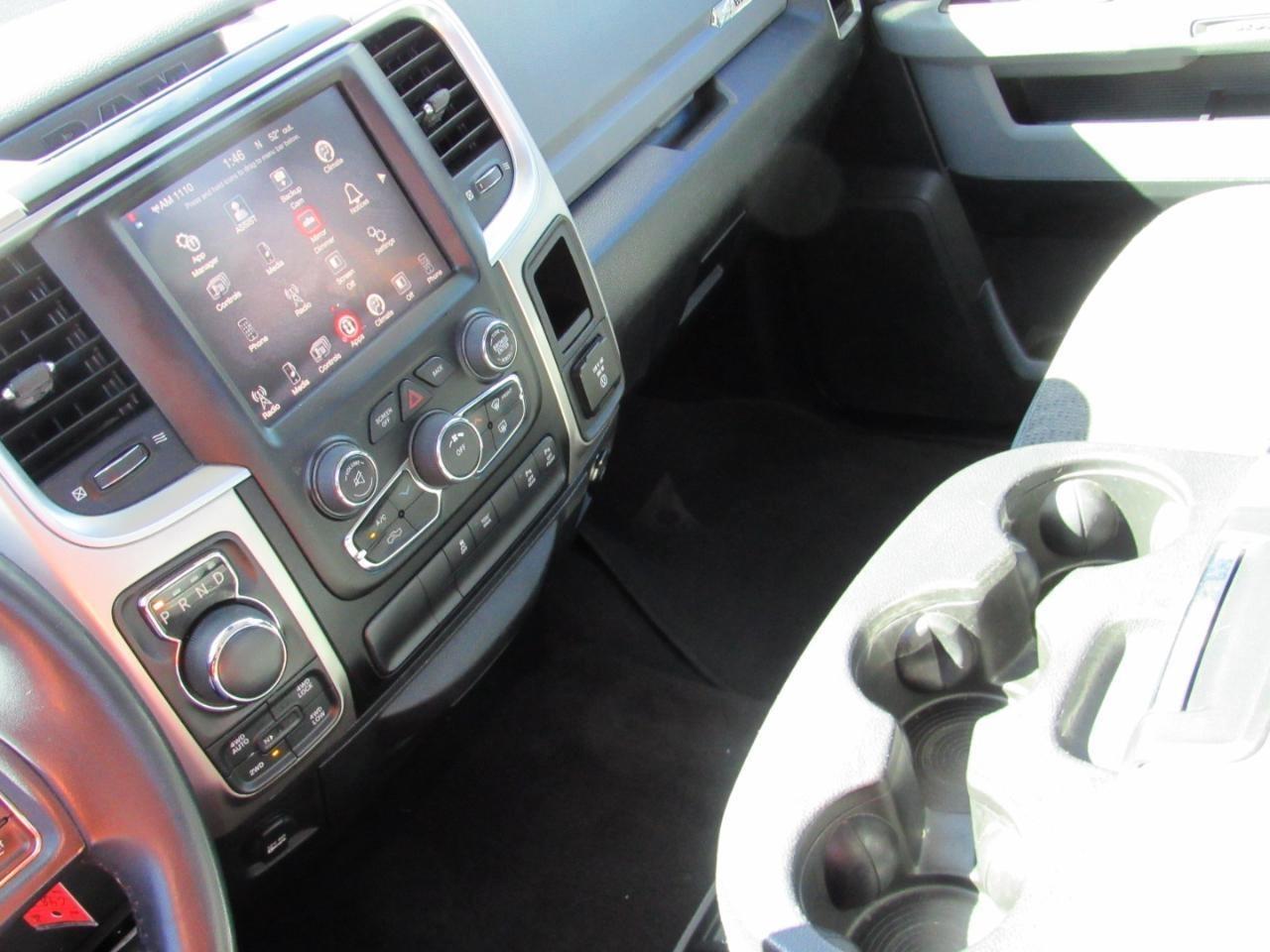 RAM 1500 Big Horn Crew Cab 4WD 2016