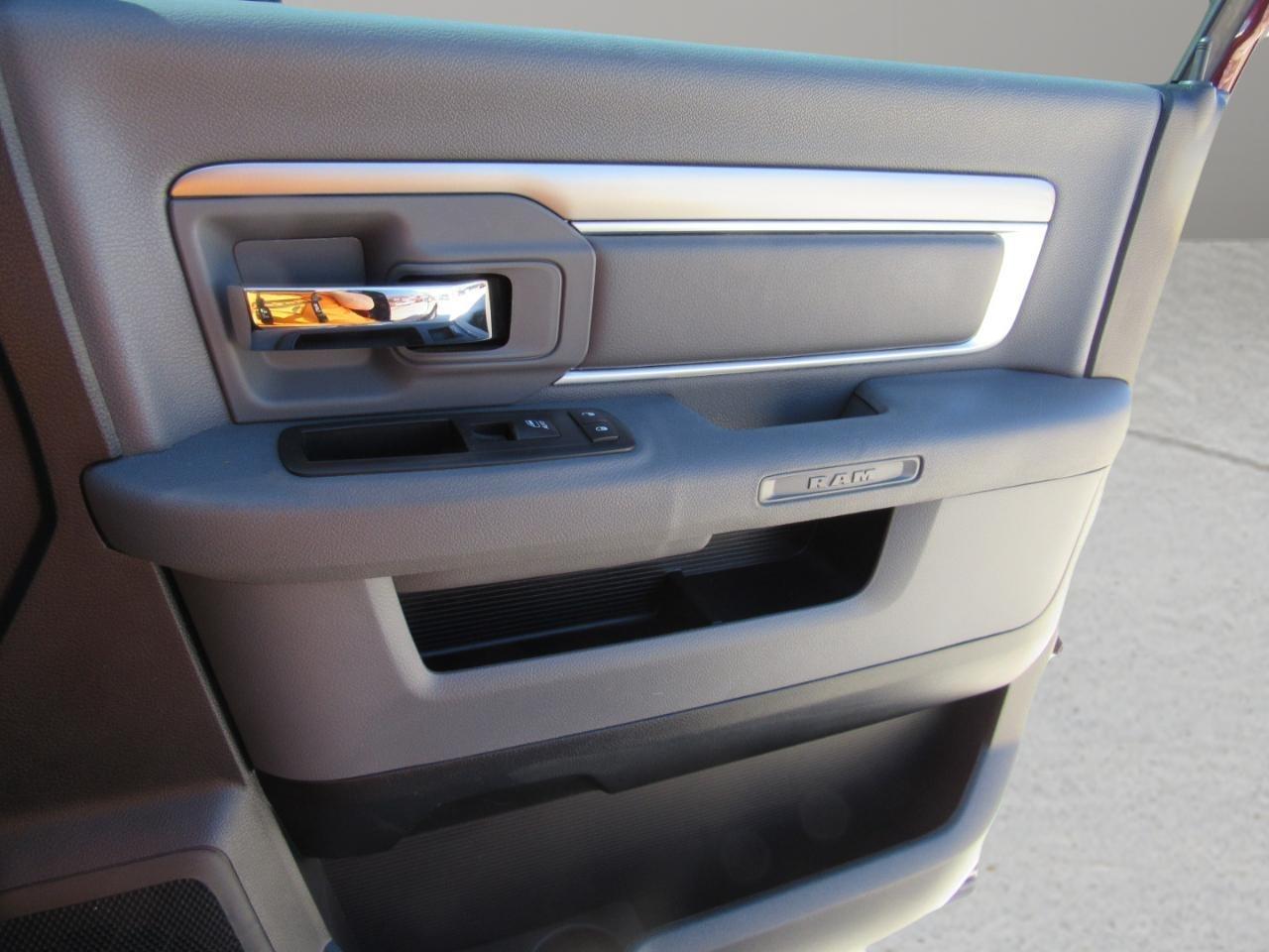 RAM 1500 Big Horn Crew Cab 4WD 2016