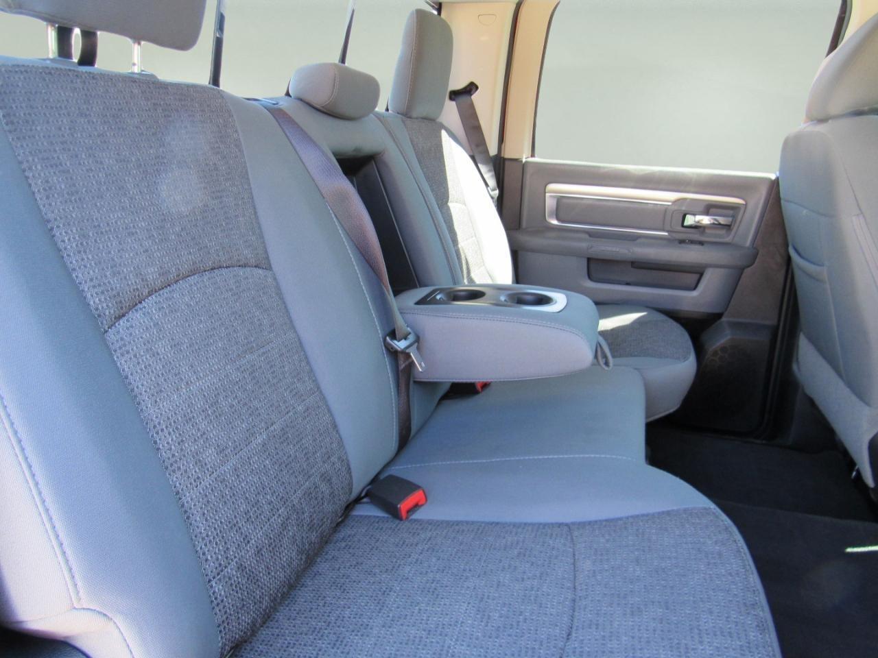 RAM 1500 Big Horn Crew Cab 4WD 2016