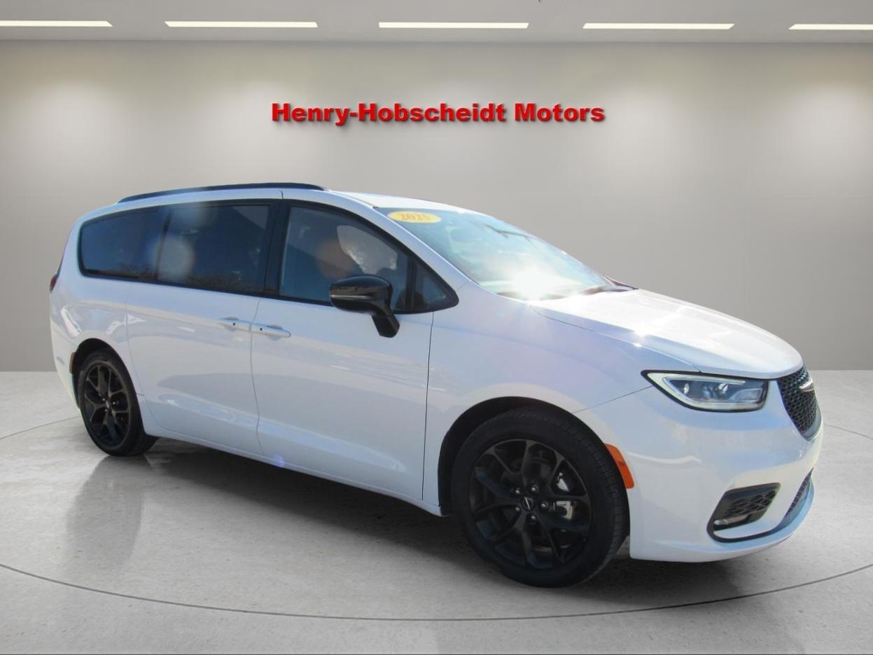 2025 Chrysler Pacifica Limited FWD