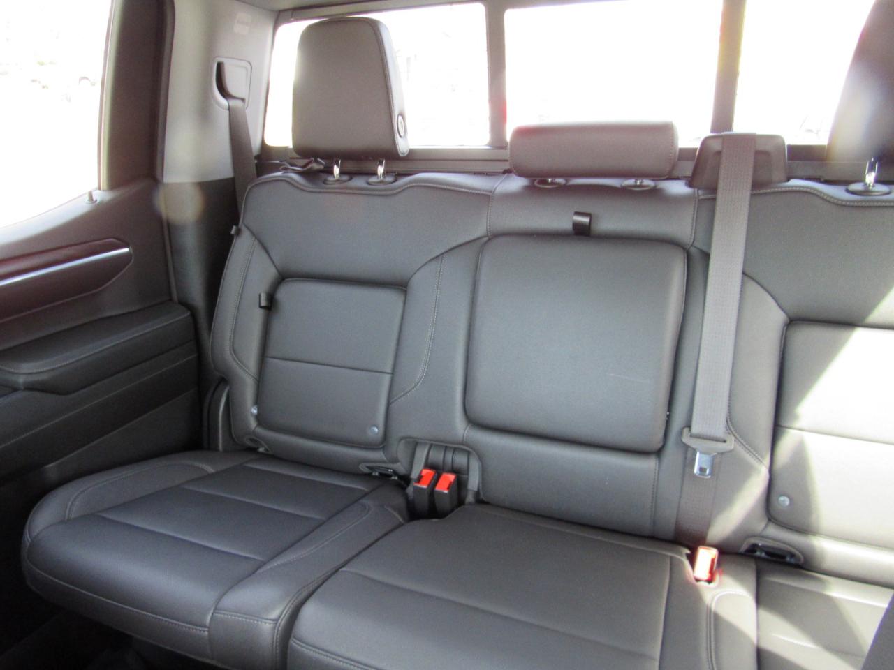 GMC Sierra 1500 SLT Crew Cab 4WD 2023