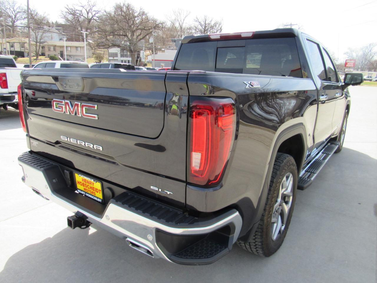 GMC Sierra 1500 SLT Crew Cab 4WD 2023