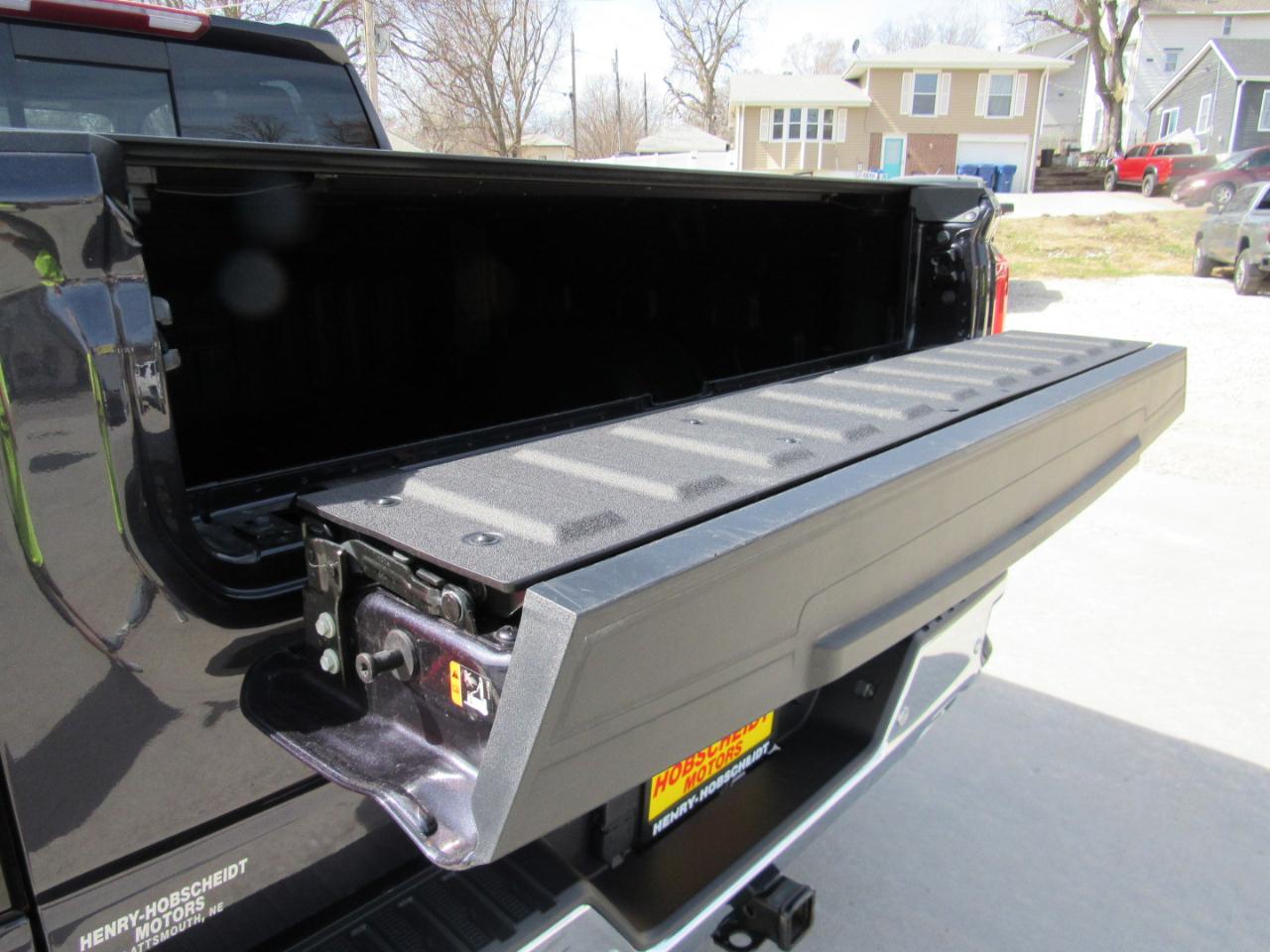 GMC Sierra 1500 SLT Crew Cab 4WD 2023