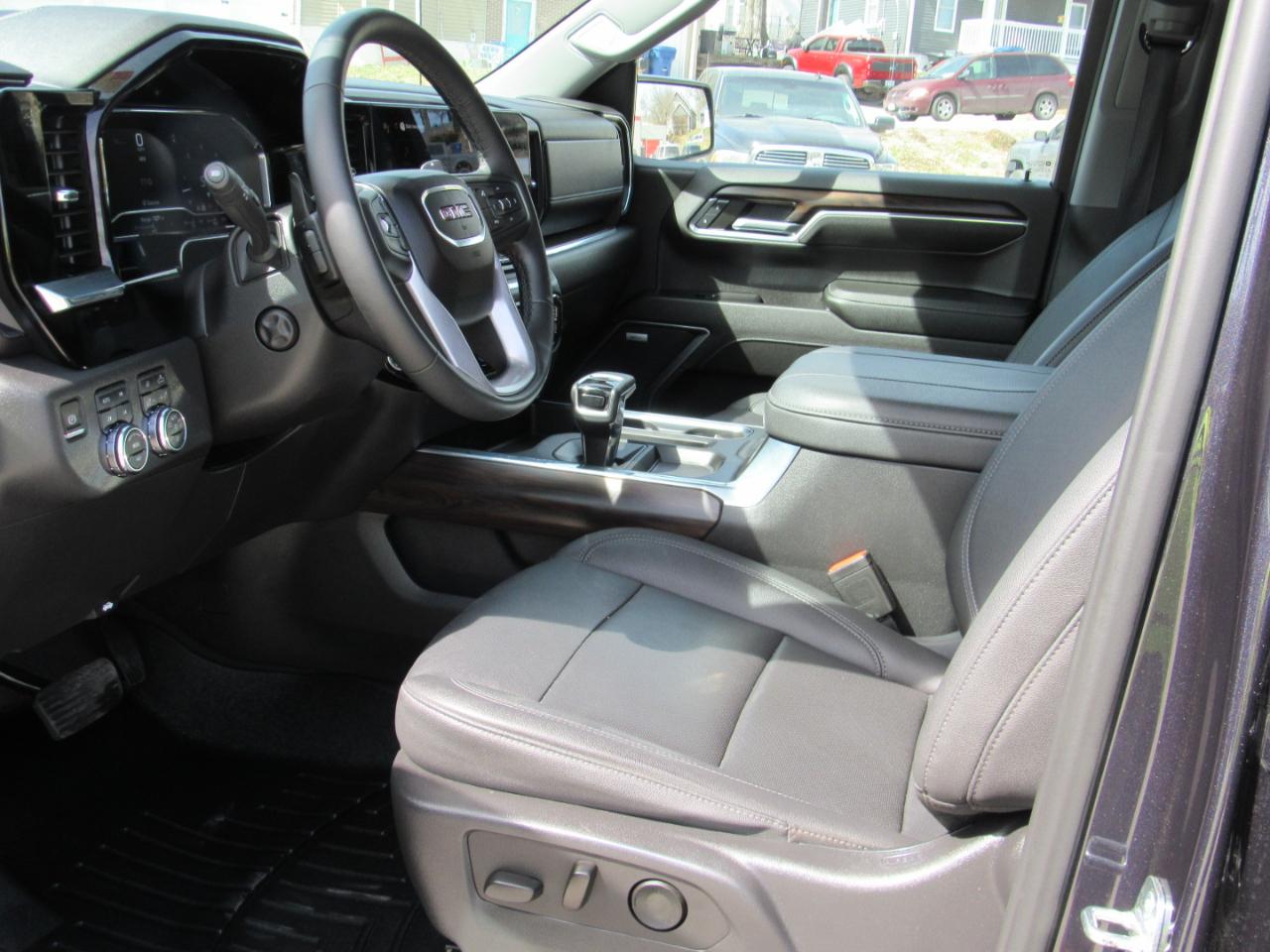 GMC Sierra 1500 SLT Crew Cab 4WD 2023