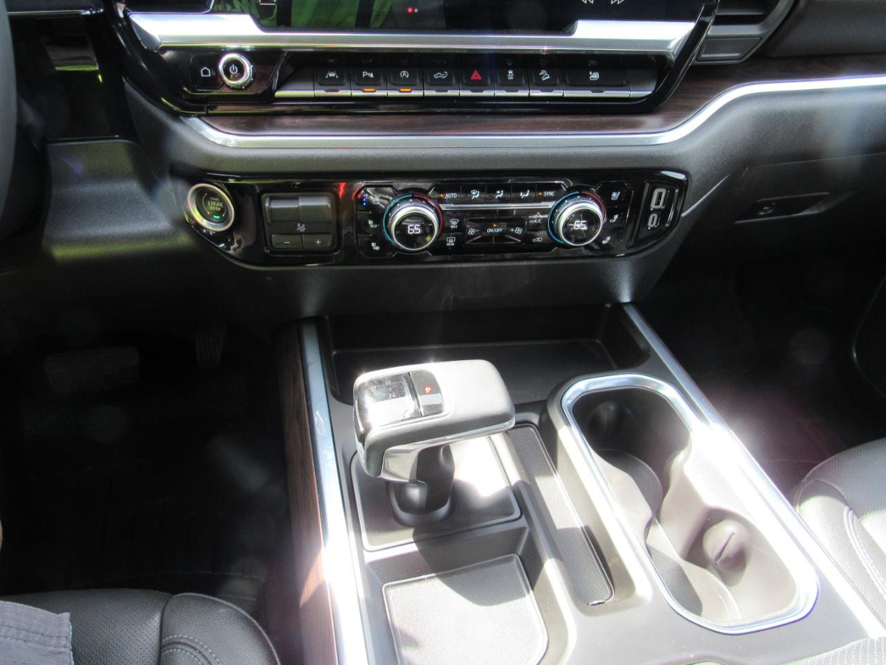 GMC Sierra 1500 SLT Crew Cab 4WD 2023