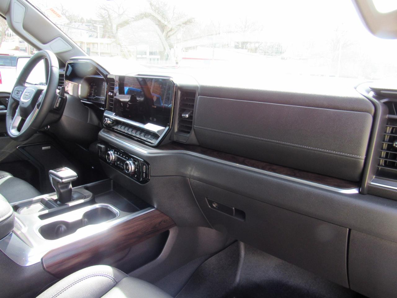 GMC Sierra 1500 SLT Crew Cab 4WD 2023