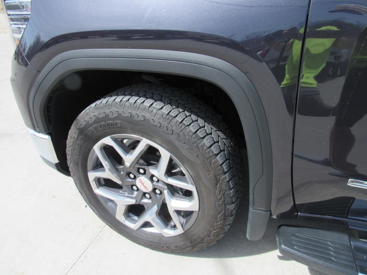 GMC Sierra 1500 SLT Crew Cab 4WD 2023