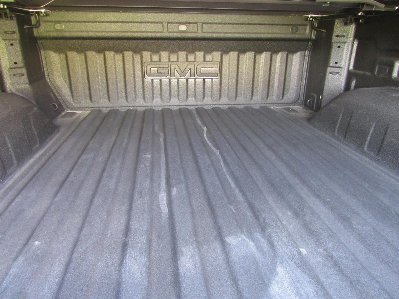 GMC Sierra 1500 SLT Crew Cab 4WD 2023