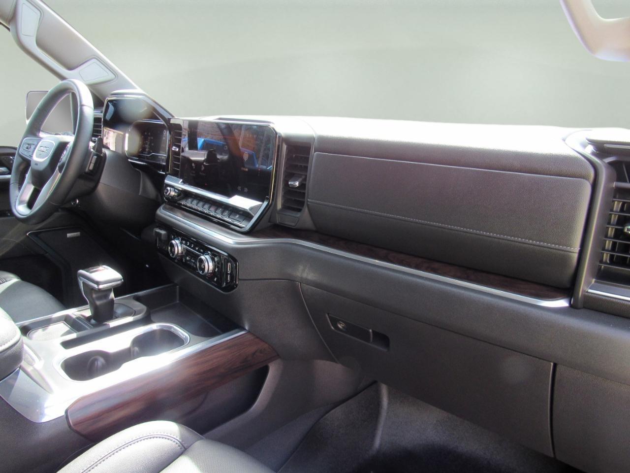 GMC Sierra 1500 SLT Crew Cab 4WD 2023