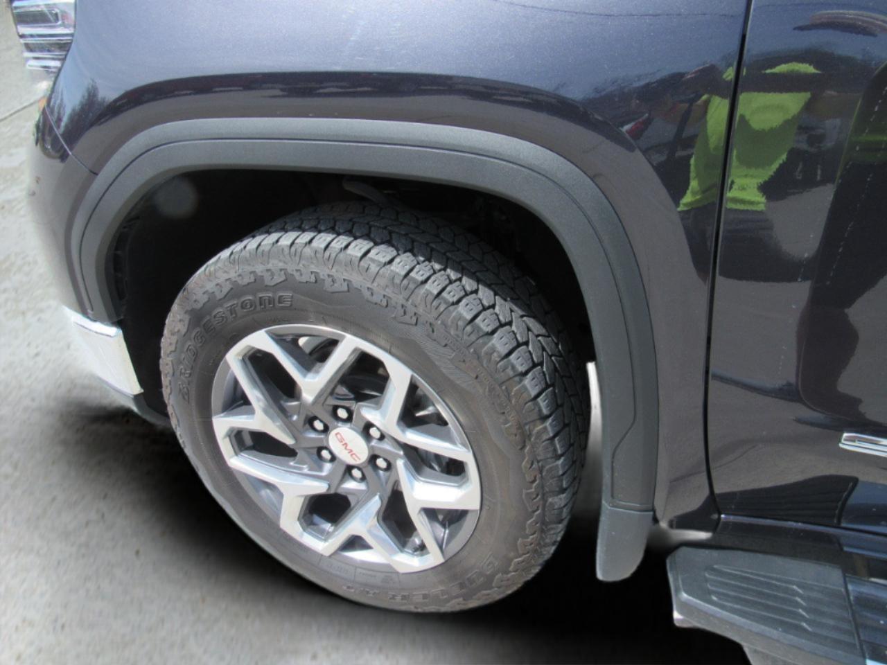 GMC Sierra 1500 SLT Crew Cab 4WD 2023