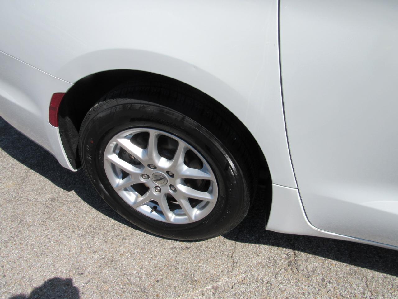 Chrysler Pacifica Touring L FWD 2023
