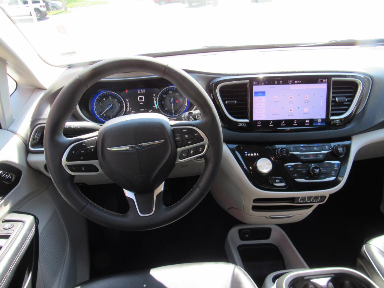 Chrysler Pacifica Touring L FWD 2023