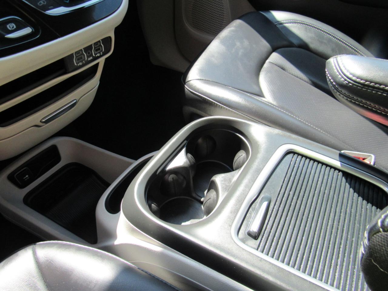 Chrysler Pacifica Touring L FWD 2023