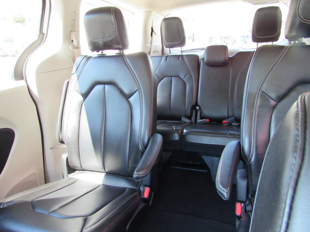 Chrysler Pacifica Touring L FWD 2023