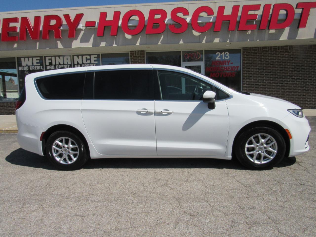Chrysler Pacifica Touring L FWD 2023