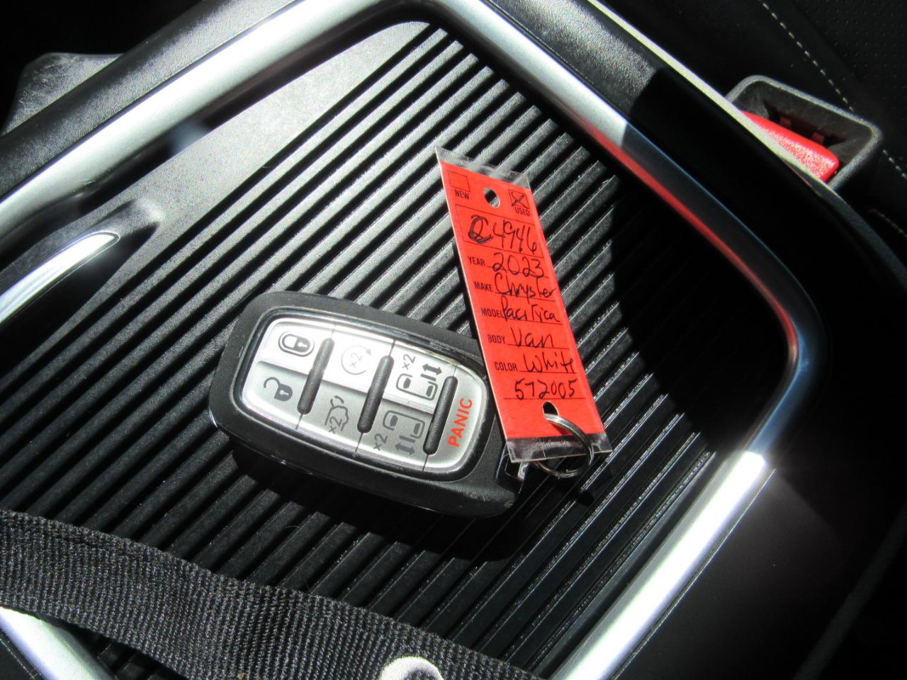 Chrysler Pacifica Touring L FWD 2023