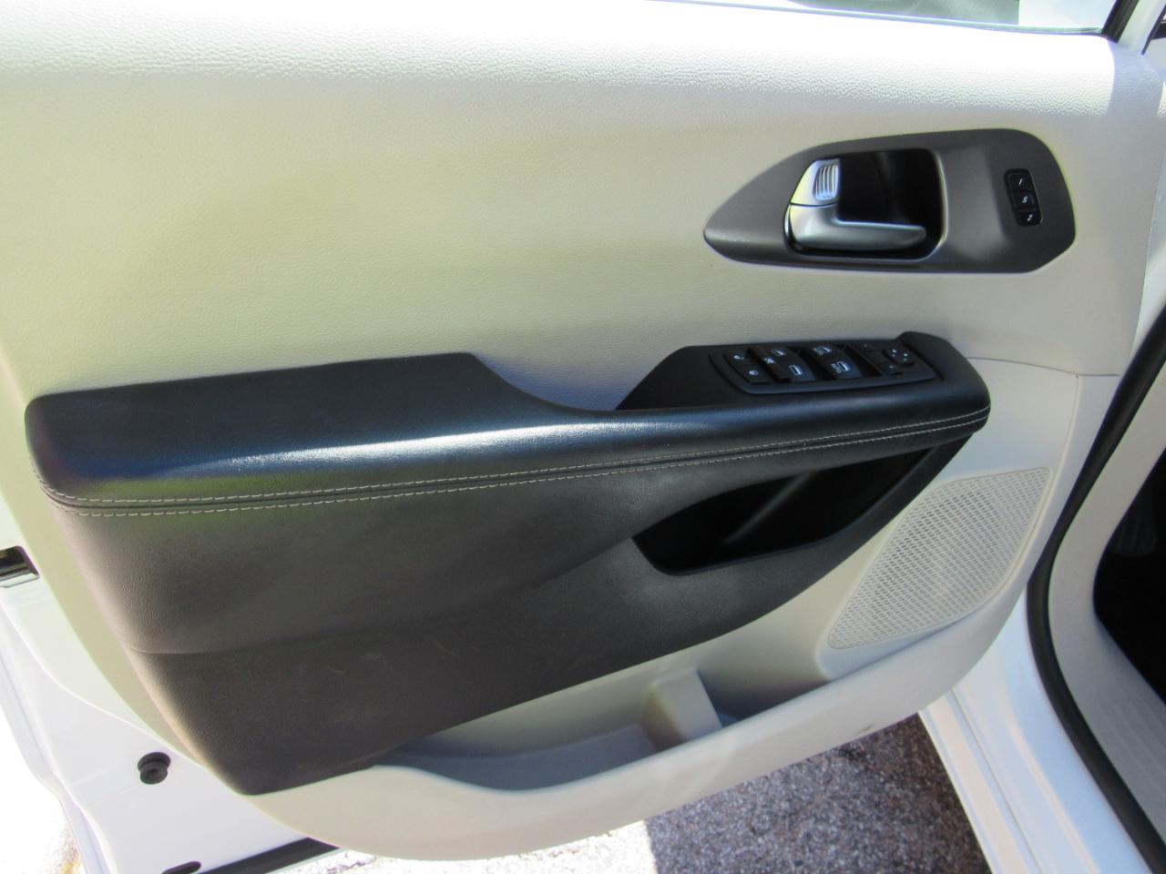 Chrysler Pacifica Touring L FWD 2023