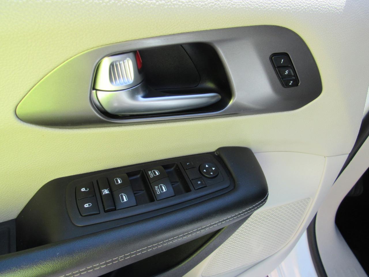 Chrysler Pacifica Touring L FWD 2023