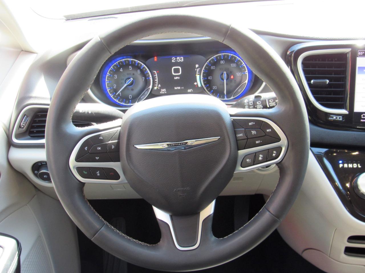 Chrysler Pacifica Touring L FWD 2023