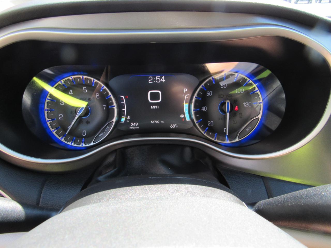Chrysler Pacifica Touring L FWD 2023