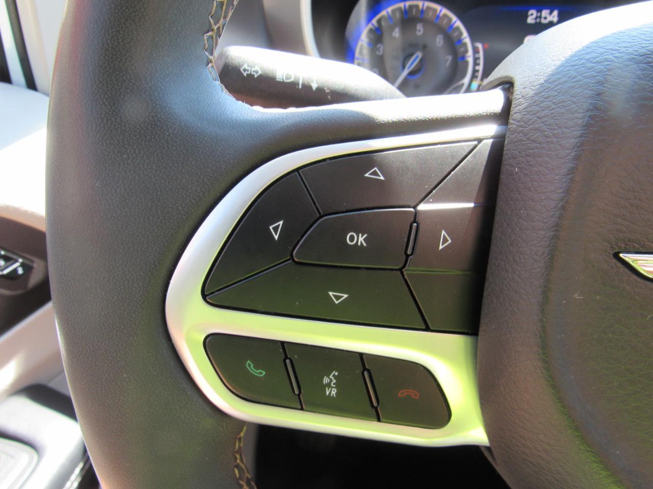 Chrysler Pacifica Touring L FWD 2023