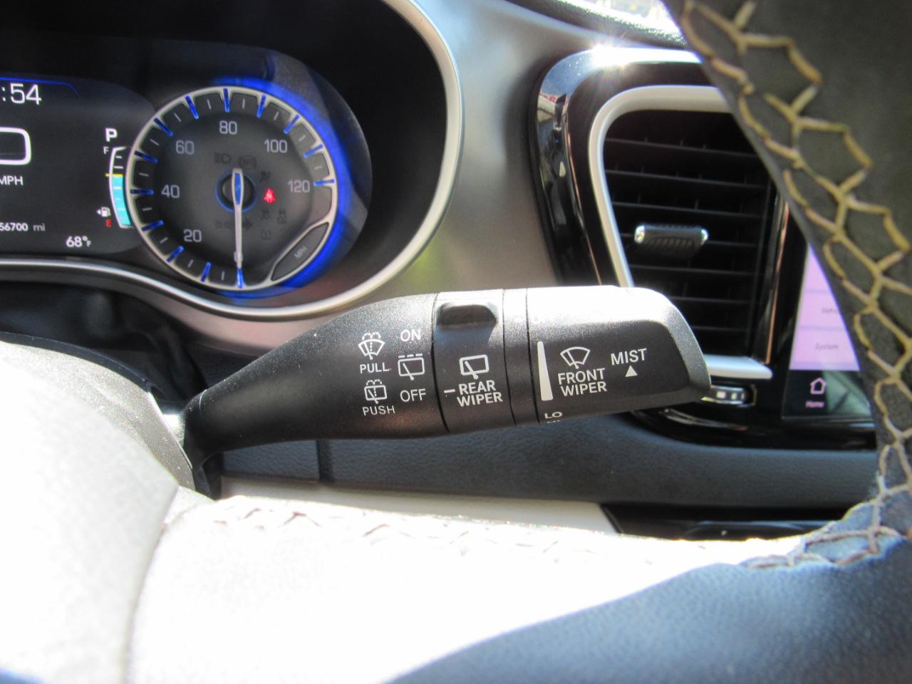 Chrysler Pacifica Touring L FWD 2023