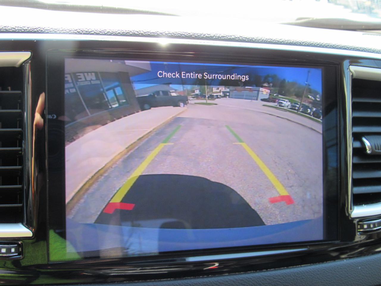 Chrysler Pacifica Touring L FWD 2023